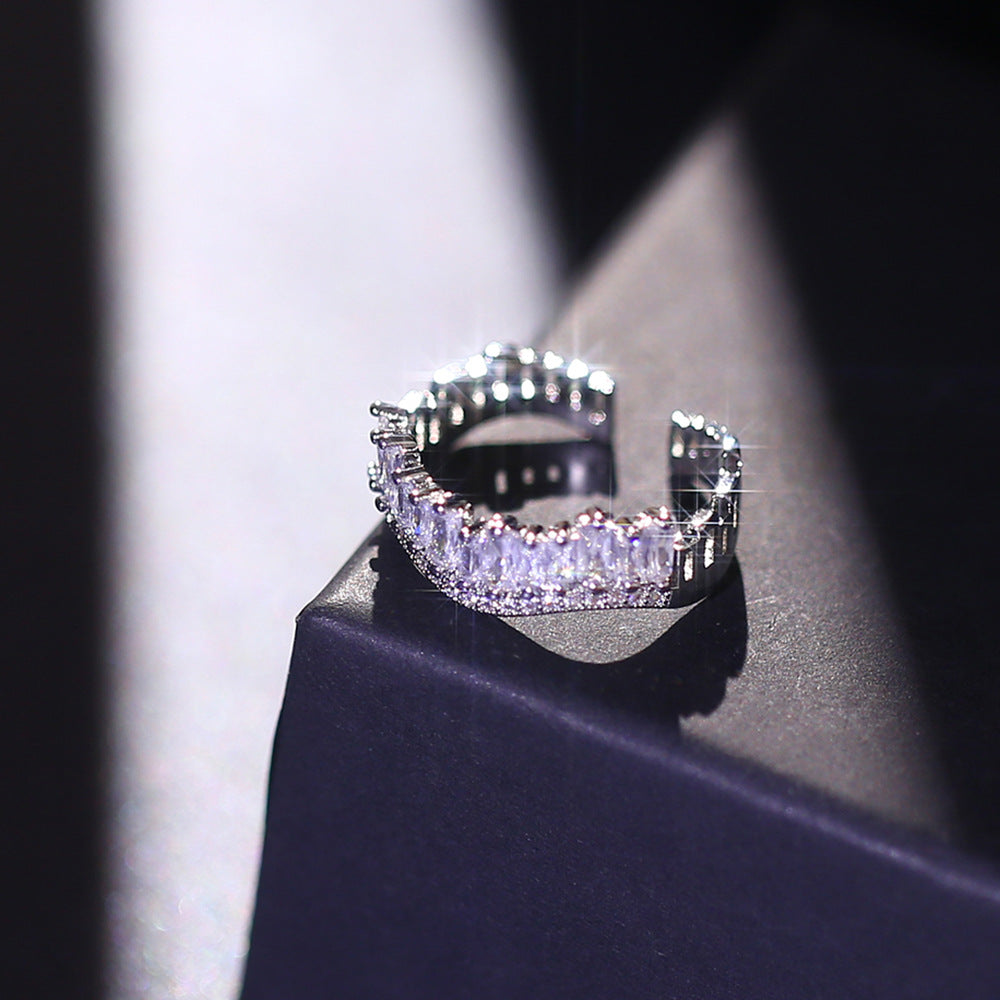New Curve Inlaid Crystal Ring
